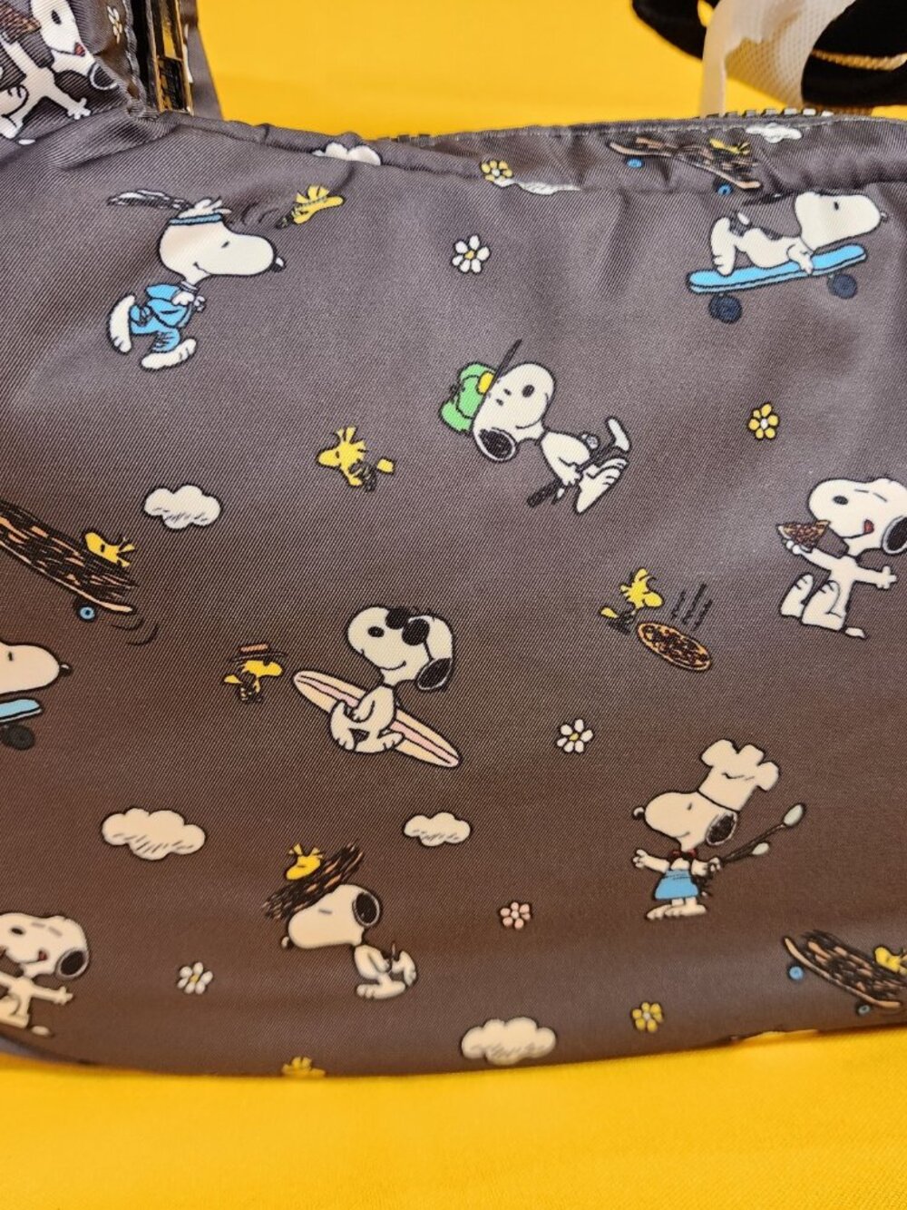 Peanuts Snoopy & Woodstock Icons AOP Nylon Shoulder Bag Purse Charm NEW - Picture 5 of 12